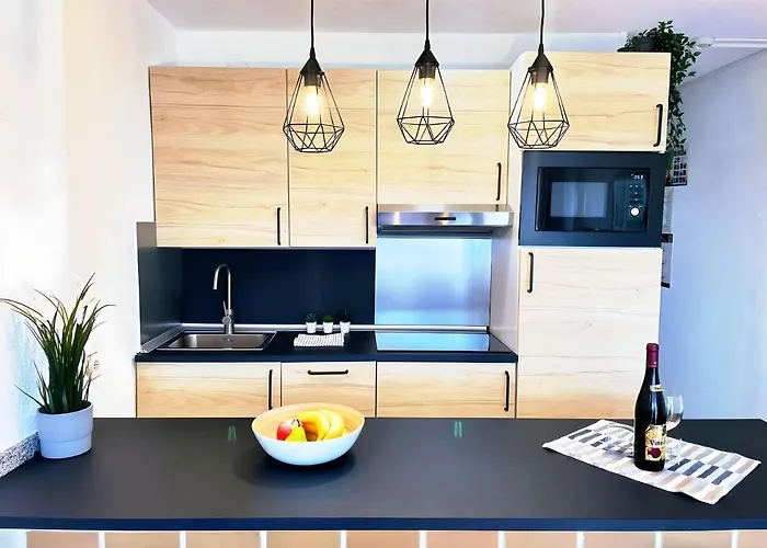 Seaview Friendly 8 *